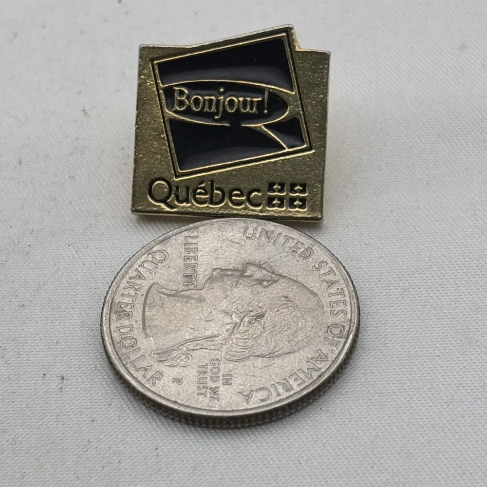 Bonjour! Quebec Canada Gold Tone Lapel Hat Pin